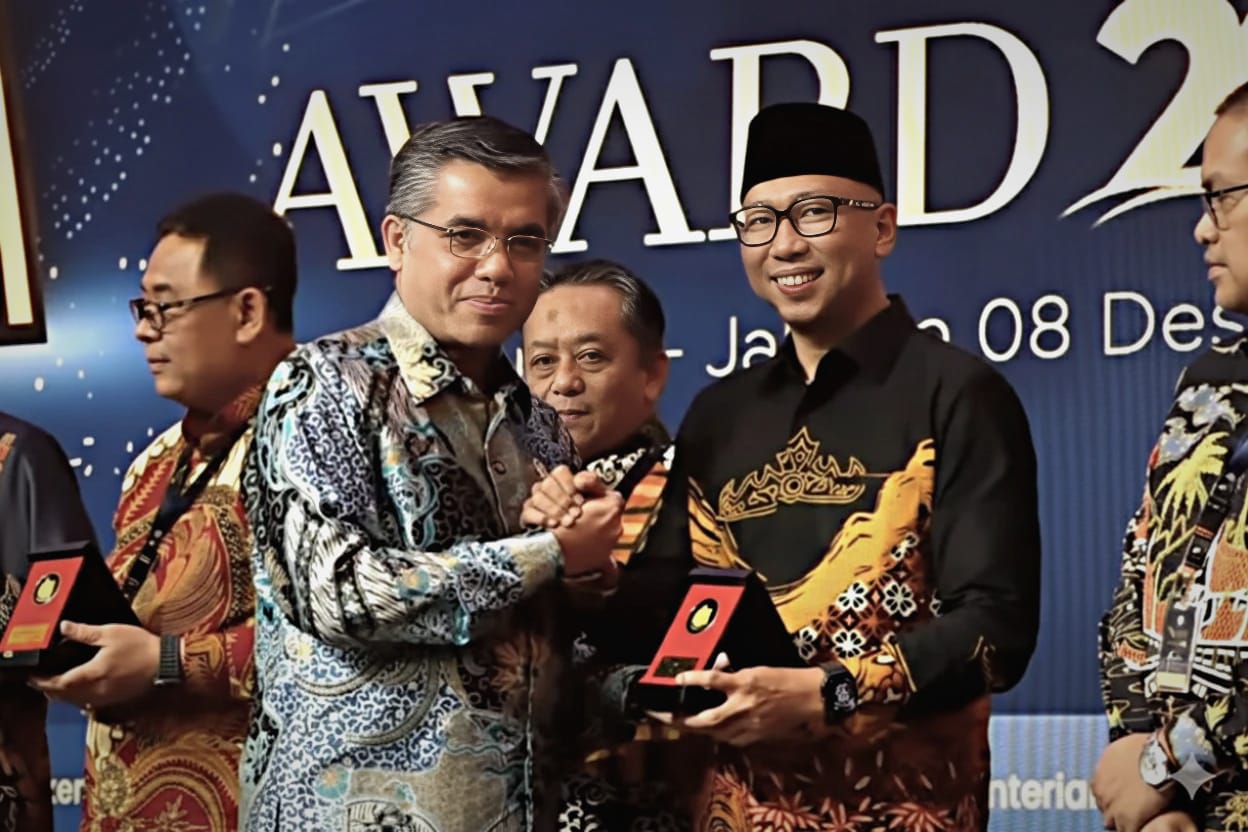 Komitmen Tingkatkan Produktivitas Tenaga Kerja, Gubernur Rahmat Mirzani Djausal Raih Penghargaan Pembina Produktivitas 2025